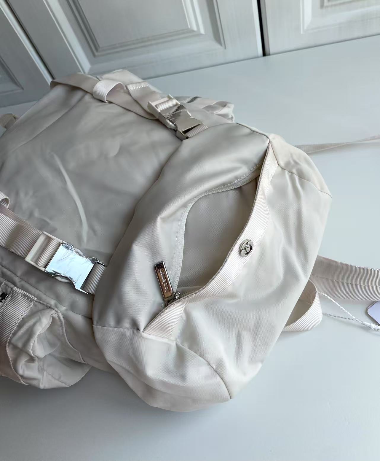 Wunderlust 14L Backpack (white)